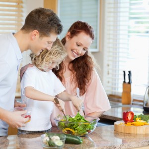 family-eating-healthy